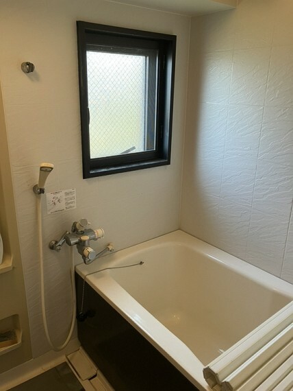 浴室 洗い場が広々とした1418サイズのバスルームです。深めの浴槽で肩まで浸かってリフレッシュできます。