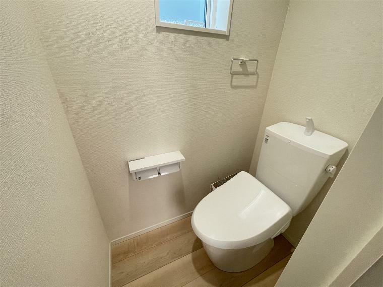 トイレ トイレ内にも収納がしっかり完備。見せない収納が出来る空間です。