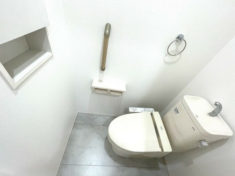 トイレ 清潔好きには欠かせないウォシュレット機能付き。