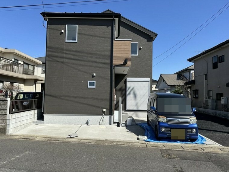 駐車場 駐車場は2台まで駐車可能。マイカーの車幅もお確かめください。