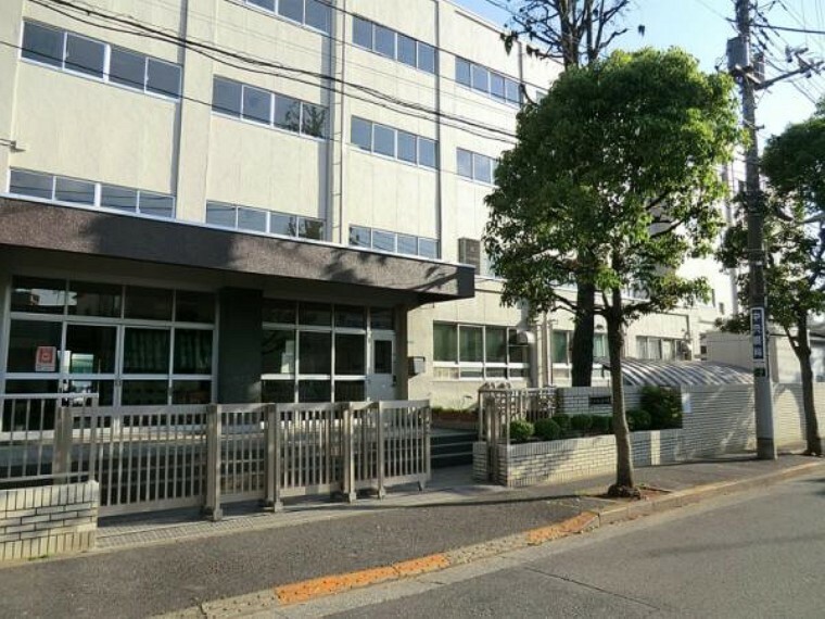 中学校 江戸川区立上一色中学校　146m