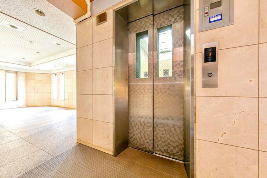 エントランスホール エレベーター