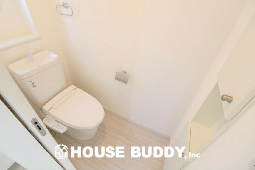 「シャワートイレ」 1階、2階ともにお手入れも楽々、清潔感のあるシャワートイレを採用しました。