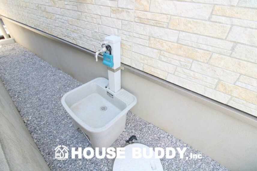 洗車やガーデニングなどに便利な屋外水栓完備