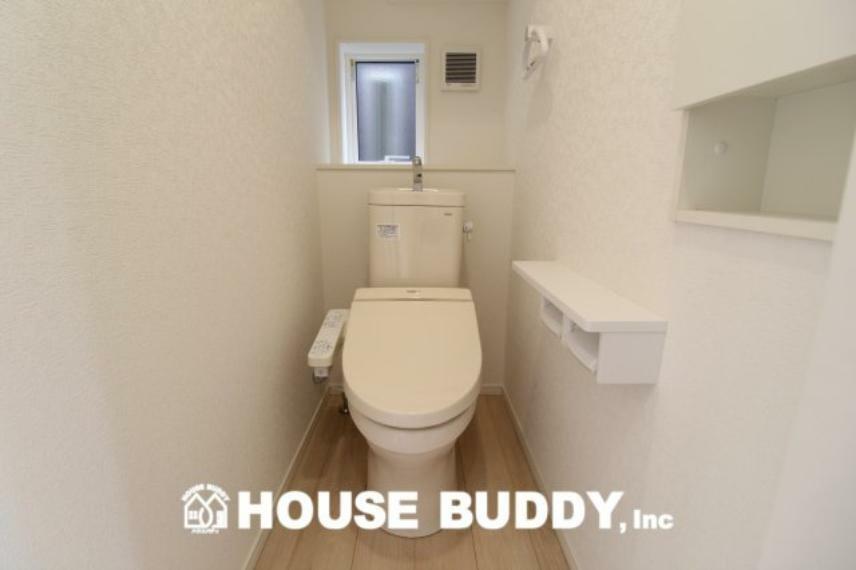 1階、2階ともにお手入れも楽々、清潔感のあるシャワートイレを採用しました。