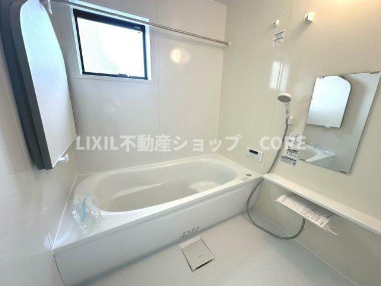 浴室 1坪タイプのユニットバス！半身浴にも使えるので思わずゆったり長風呂しちゃいそうですね。
