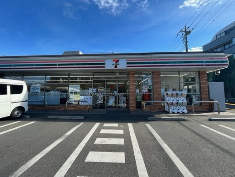 コンビニ セブンイレブン世田谷玉堤1丁目店　約55m