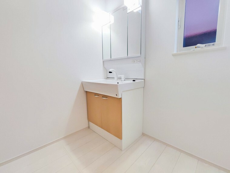 脱衣場 脱衣所、洗面所は小さなプライベートスペース。歯磨き、洗顔と毎日施す個人空間。