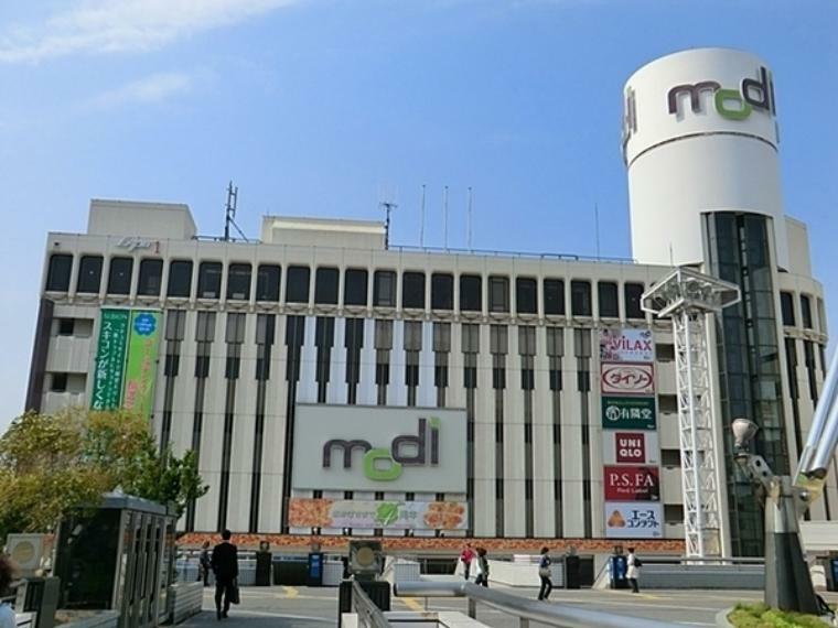 戸塚モディ 駅前にあるので通勤帰りに立ち寄れて便利ですね