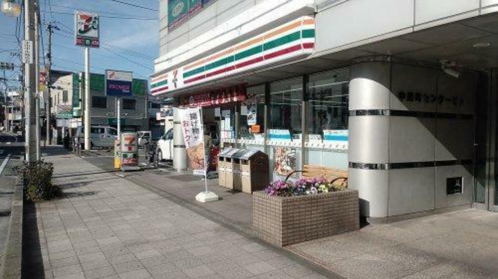 コンビニ セブンイレブン横浜中田駅前店