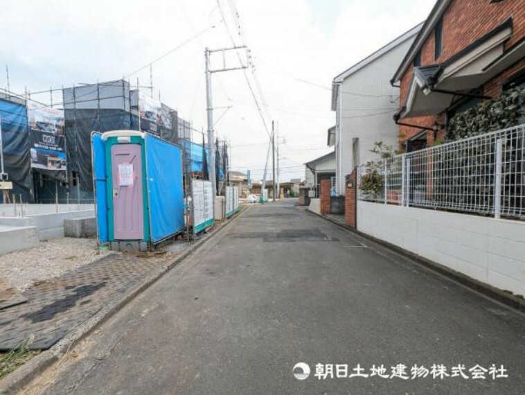 現況写真 前面道路も広いので車の出し入れもしやすいですね。