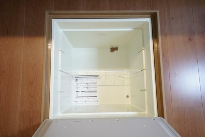 構造・工法・仕様 キッチンにある床下収納は、居住スペースを減らさずに買い置きの調味料や非常食などを保管することができます。