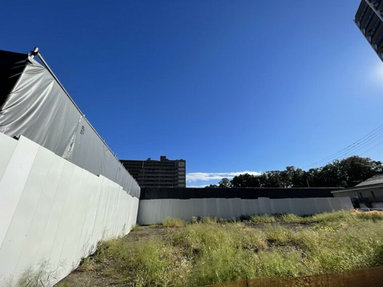 眺望 眺望を気にして物件を探す場合、前面に建物が建っていないか現地で確認しましょう！前面に建物があると景色はもちろん、日当たりや風通しにも影響が出てきます。住んだ時のことを想像しながら現地見学をしましょう。