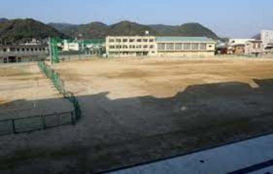 中学校 【中学校】三原市立第二中学校まで2209m