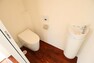 トイレ 【　トイレ　/　toilet　】 明るく清潔的なウォッシュレット付きトイレ トイレ内に手洗い場完備