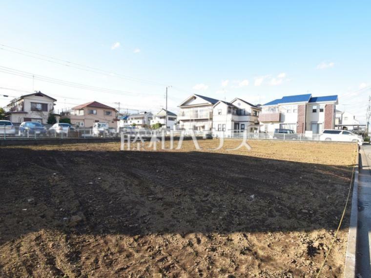 現況写真 現場風景　【小平市小川町1丁目】 一戸建ての多いエリアのため、静かで落ち着いた雰囲気の街並みです。　