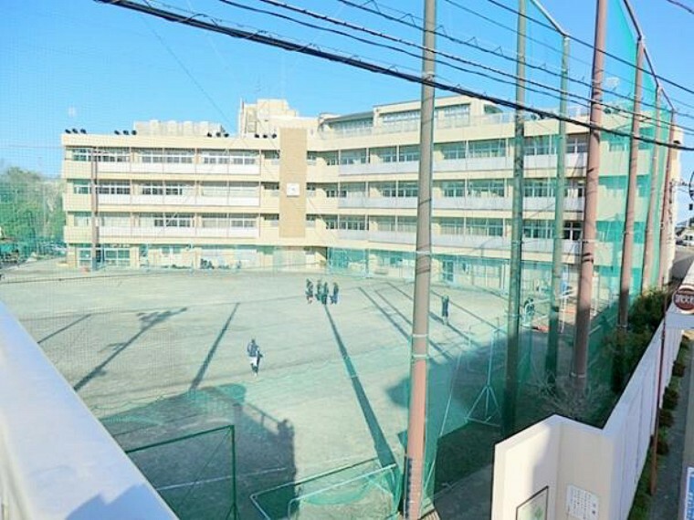 中学校 横浜市立軽井沢中学校　約750m