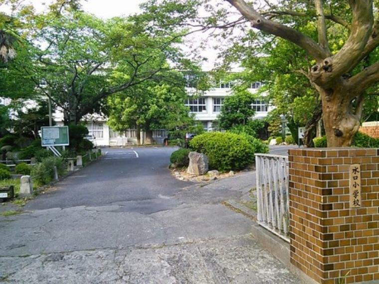 【小学校】甲賀市立水口小学校まで592m（約592m）