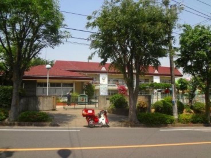 幼稚園・保育園 成瀬台幼稚園（●園庭には遊具の他、小さなプールやアスレチック広場、カブトムシの家、菜園などがあります。平成30年より園バス運行開始！延長保育も18時まで行われています●）