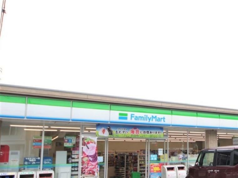 コンビニ ファミリーマート長後駅東口店