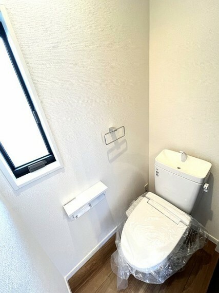 トイレ 1階トイレ 新築戸建てなら今や標準装備は当たり前。気持ちいいウォシュレット機能。