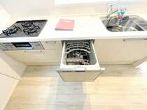 ■家事負担が軽減！食洗機付きシステムキッチン