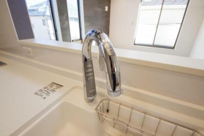キッチン デザイン性の高いビルトイン浄水器付水栓を採用しました！