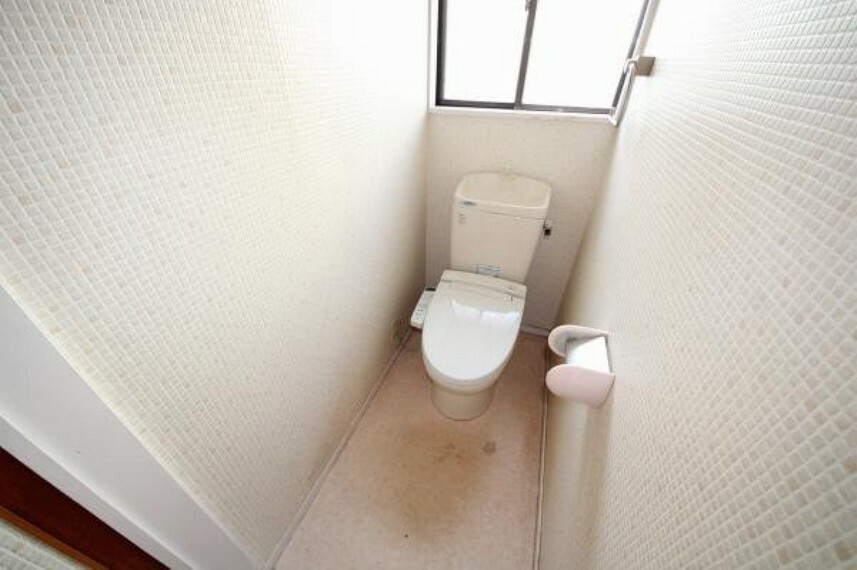 現況写真 シンプルなデザインのトイレ。飾り付けも楽しめます