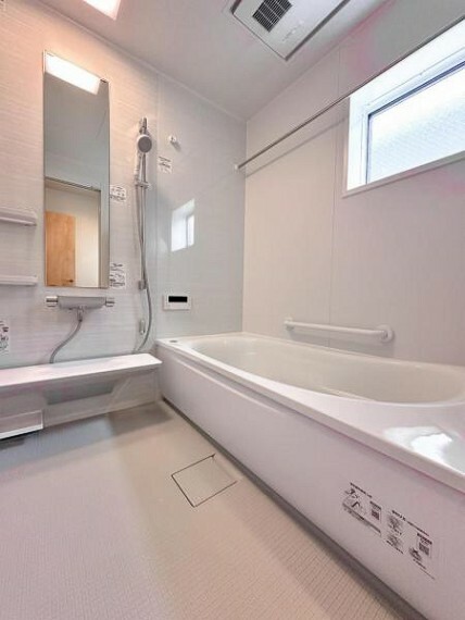 浴室 【多機能な一坪タイプの広々浴室】広々1坪タイプのゆったり浴室ユニット。防カビ抗菌素材なのもうれしい