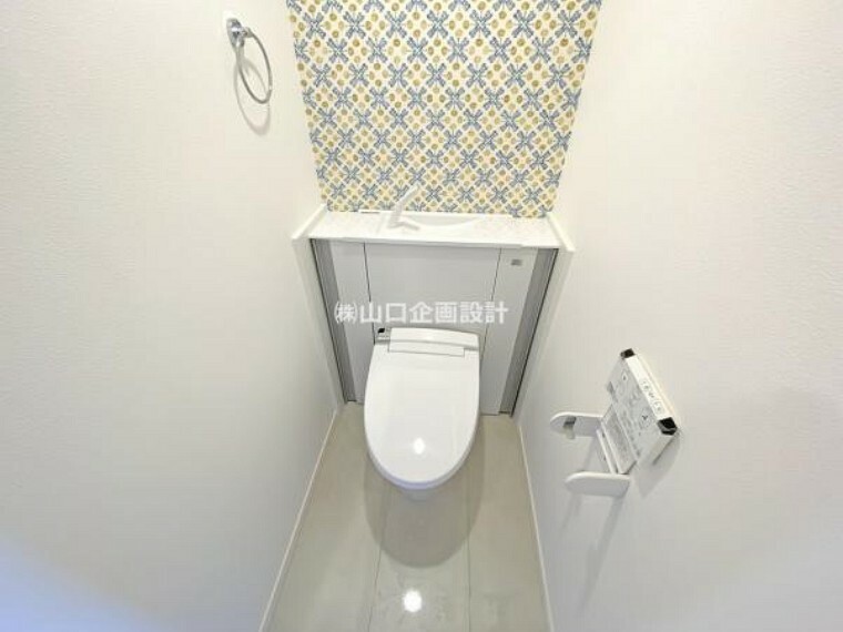 トイレ トイレ　収納スペースある温水洗浄便座（2階）　