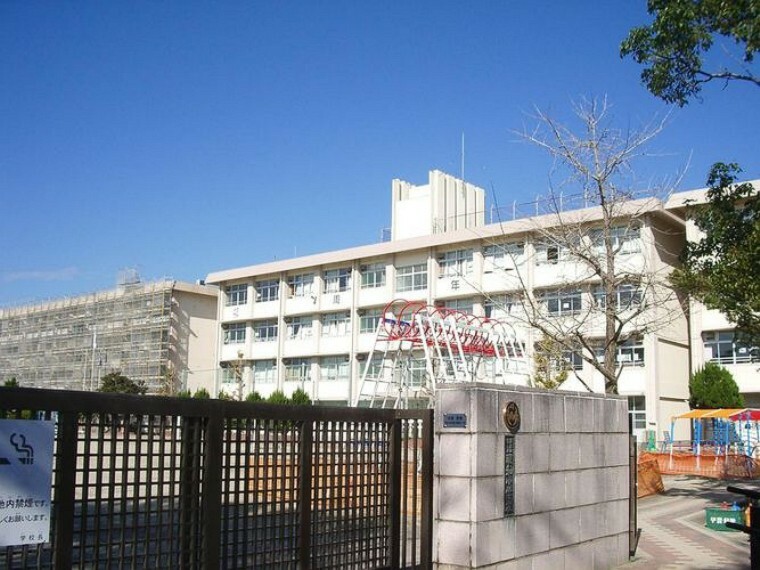 小学校 明和小学校【鹿児島市立明和小学校】は、明和2丁目に位置する1973年創立の小学校です。令和3年度の生徒数は385人で、16クラスあります。校訓は「礼儀正しく,たくましく,かしこく,心やさしく」です