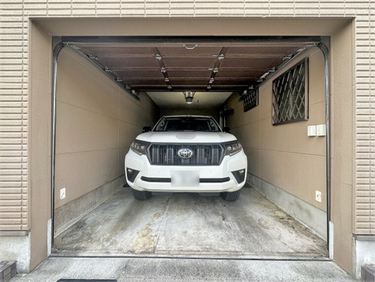 駐車場 ■ビルトインガレージ付きで、大切なお車を雨、雹などから守れます！