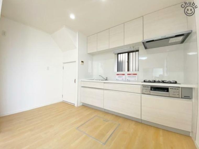 キッチン 壁付型のキッチンはスペースが広く使えます！