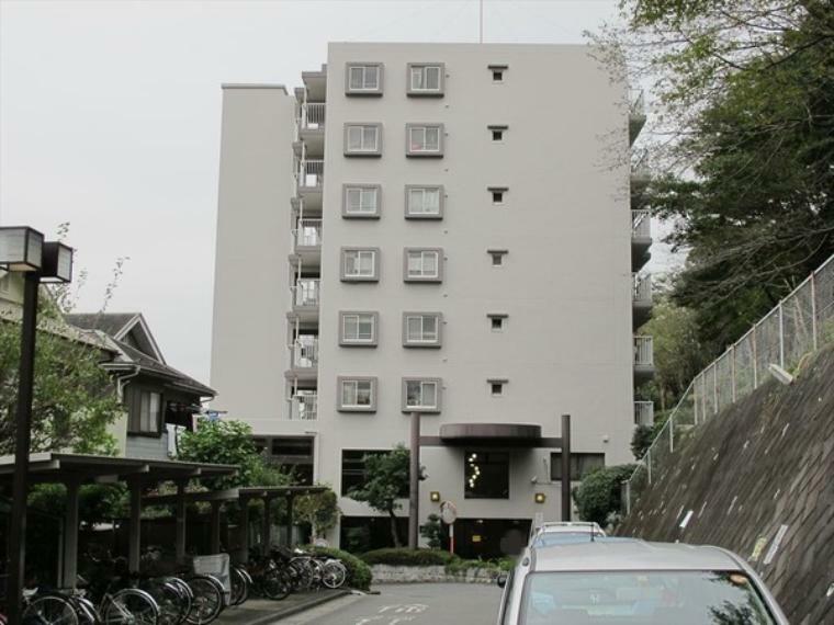 外観・現況 コンビニまで徒歩4分です。 閑静で生活しやすい住環境