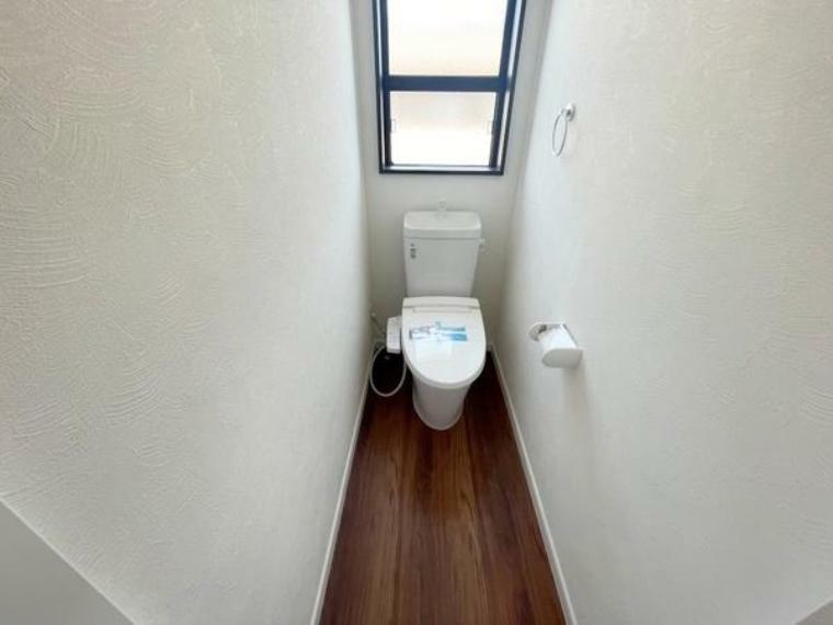 トイレ 温水洗浄便座付2Fトイレです。