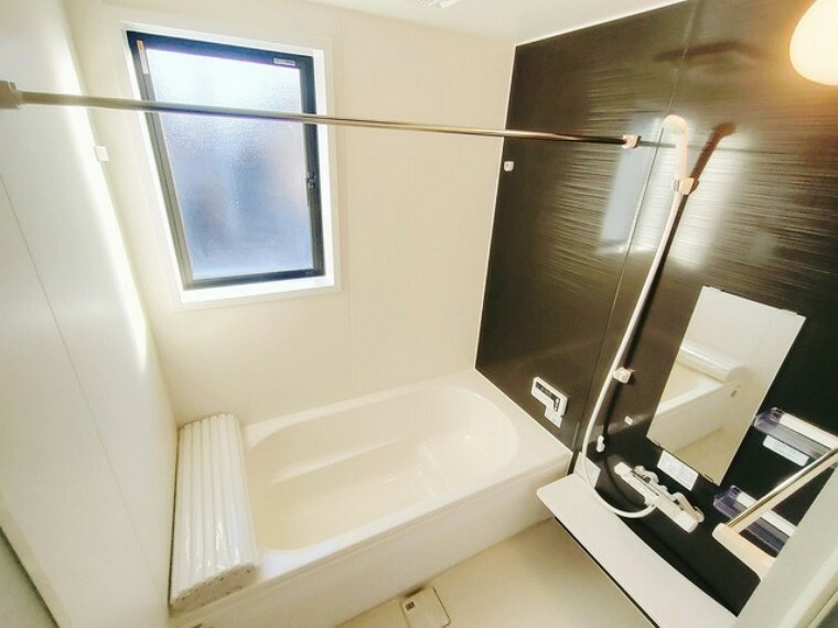 浴室 一日の疲れを癒す浴室は、広々1坪以上。