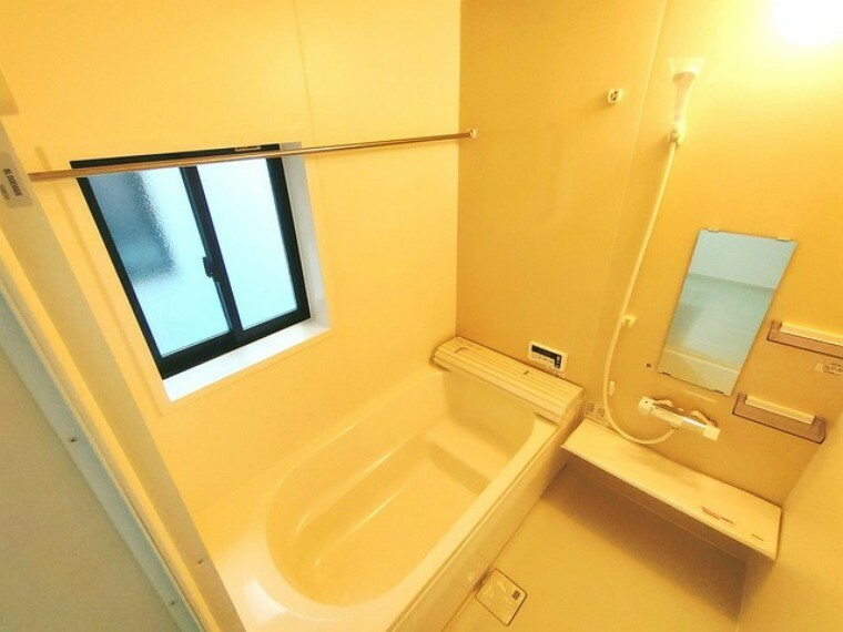 浴室 半身浴もゆっくり楽しめるベンチバス仕様。