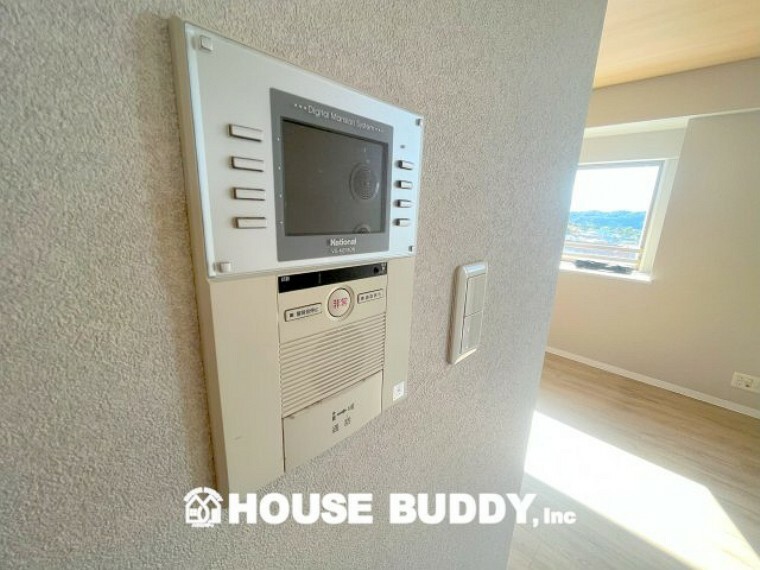 TVモニター付きインターフォン 「TVモニタ付きインターホン」 「見える安心」を形に。家事導線を考慮した個所に設置しております。