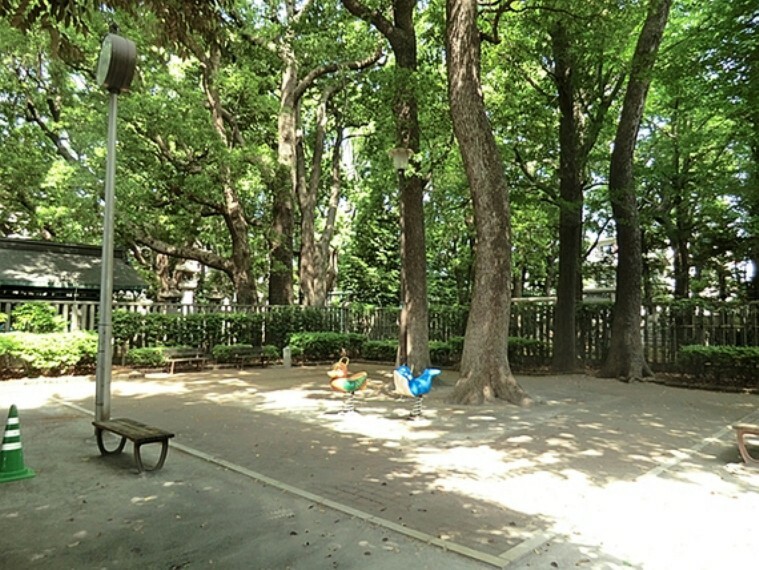 公園 お子様と一緒にのびのびと遊べる公園が多く点在しています。