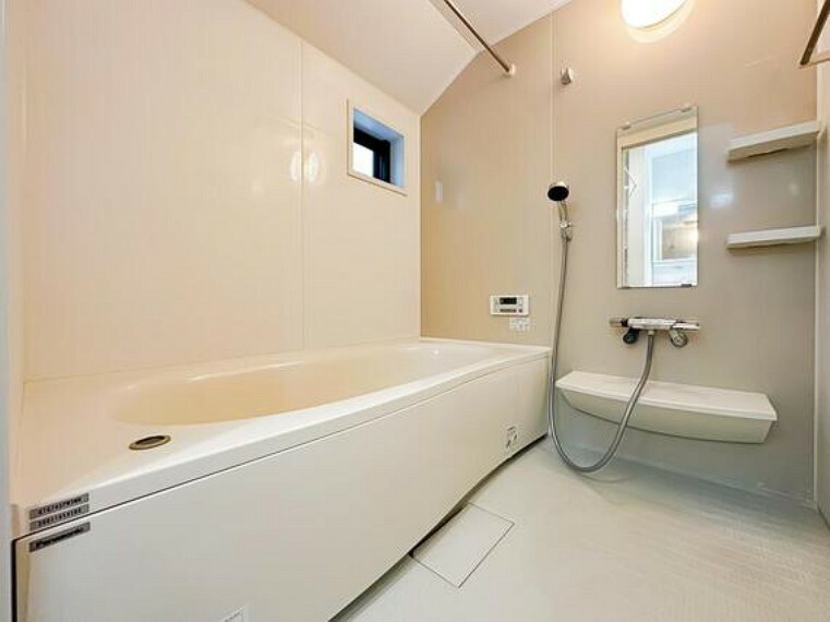 浴室 バスルームは、1日の疲れを取り、心身を癒すことができる場所。住まいの中のリラクゼーション空間です。浴室乾燥機も完備されております。室内（2023年11月11日）撮影