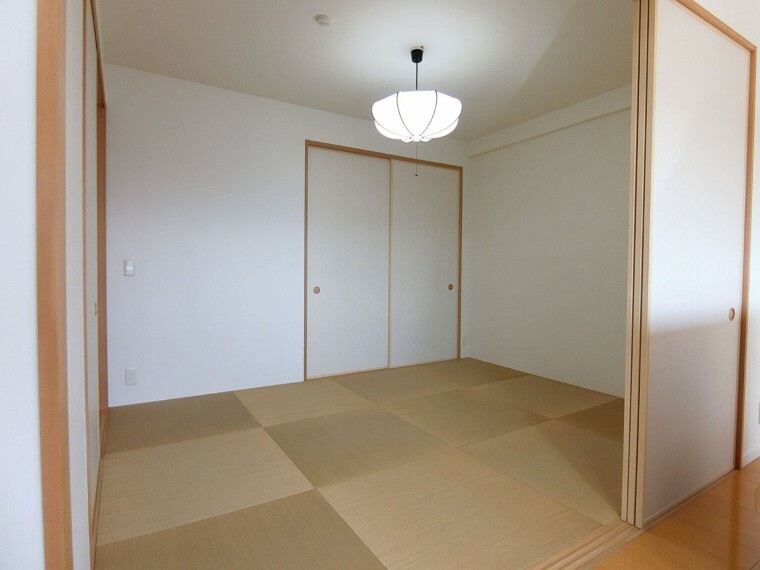 縁なしの琉球畳の採用でお洒落な雰囲気の和室約6.0帖