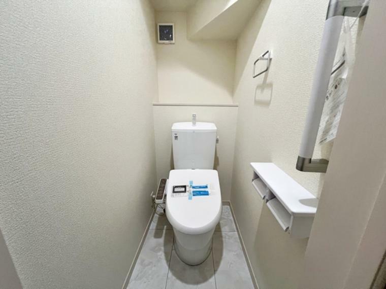 トイレ 【トイレ】 各フロア1カ所ずつシャワー機能付トイレを設置しており、忙しい朝の混雑も解消！