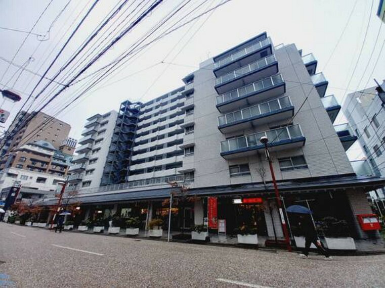 外観写真 福岡市地下鉄空港線「藤崎」駅まで徒歩約2分と、通勤・通学にも便利な立地。