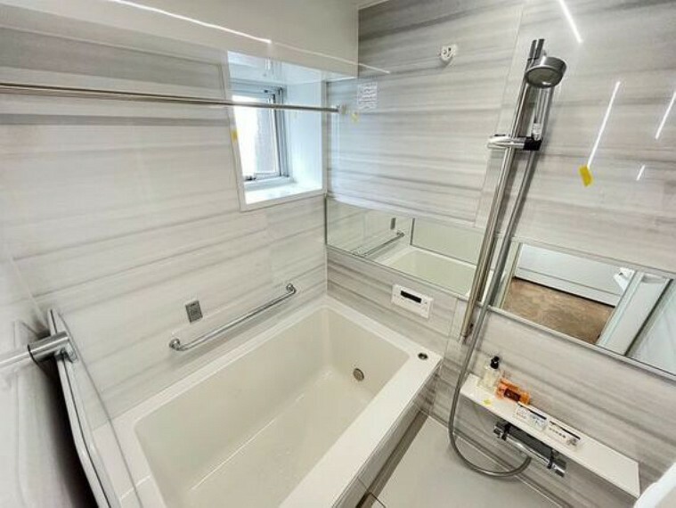 浴室 お風呂には窓があり明るく清潔な空間へ。毎日の疲れを取る癒しのバスルームです。