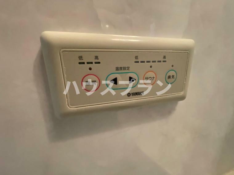 冷暖房・空調設備 一般的な換気扇よりも浴室内をしっかりと乾かすことができる浴室換気暖房機。サウナ付きでバスタイムをより快適に過ごせて、心身ともにリフレッシュできます。