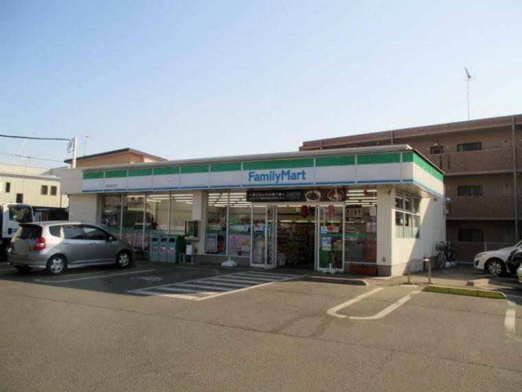 コンビニ ファミリーマート岡本国分寺店