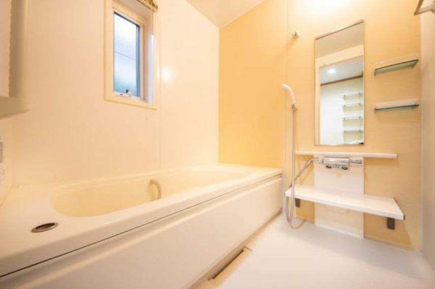 浴室 ■バスルーム/1坪仕様のゆとりある浴室