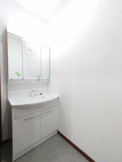 洗面化粧台 【リフォーム済】2階脱衣洗面所の写真です。廊下の洗面台スペースに変更しました。