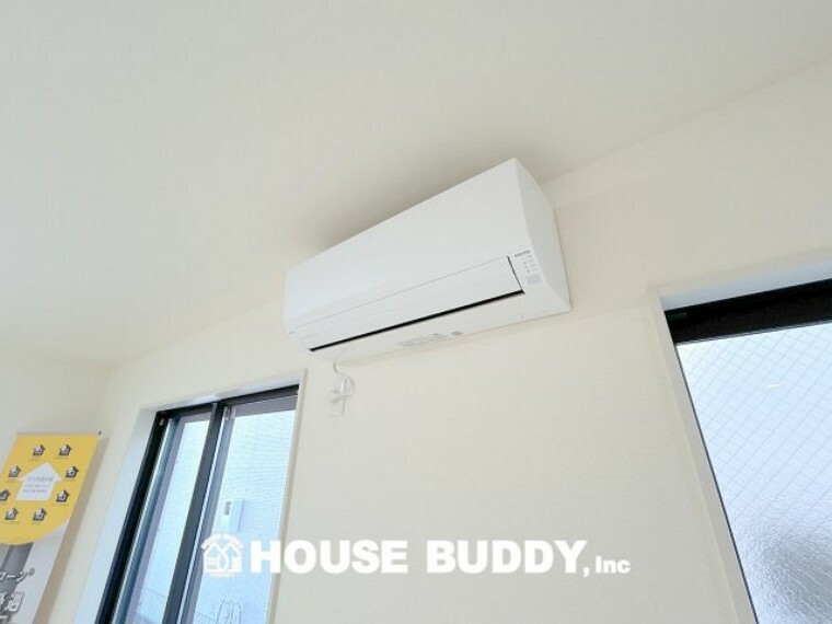 冷暖房・空調設備 リビングにエアコン設置済で。お引っ越しもスムーズです。
