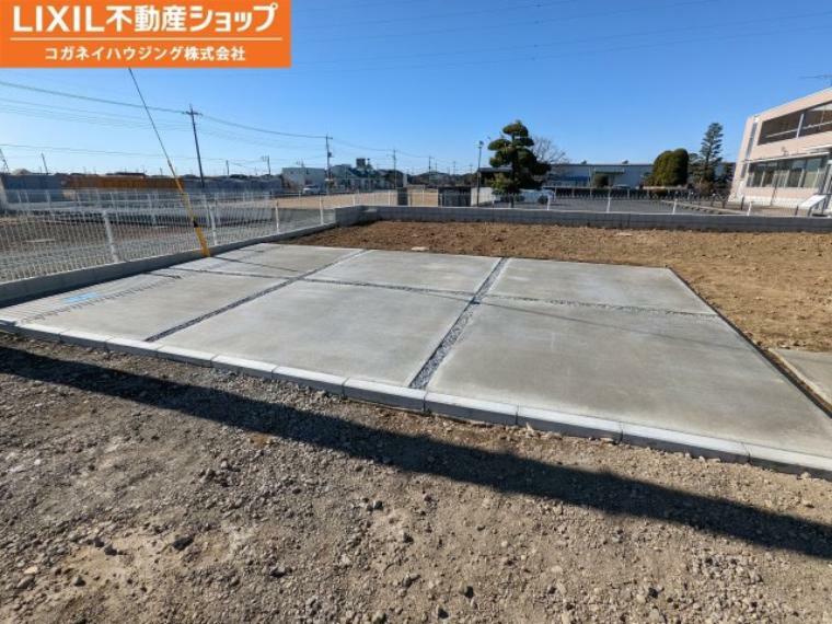 駐車場 とっても広い駐車場がございます。前面道路は車が通らないのでストレスなくお停めいただけます。